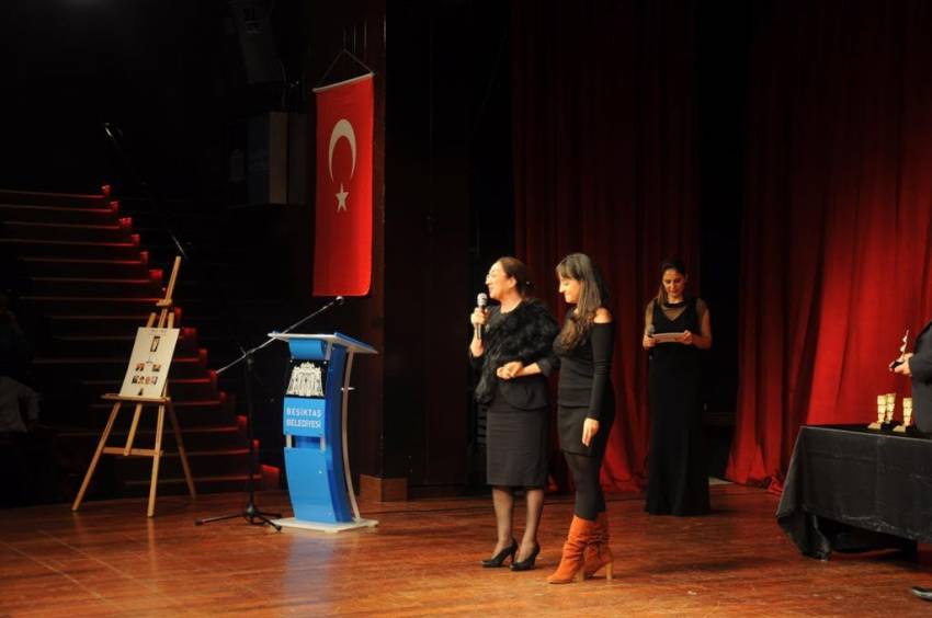 Nilüfer Belediyesi ‘Tiyatro’ oyuncularına ödül
