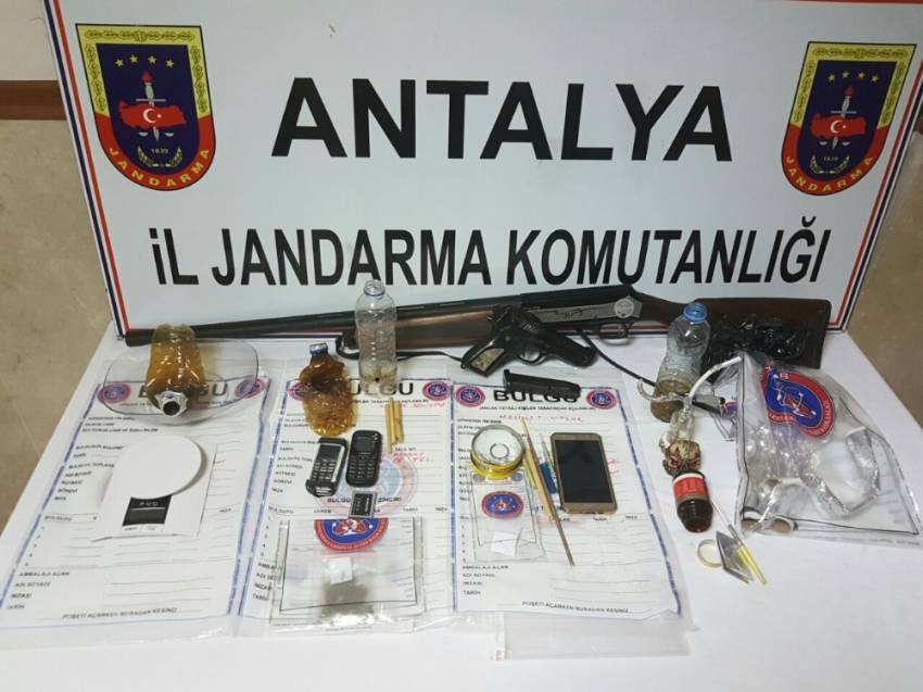 Antalya’da uyuşturucu çetesi çökertildi: 11 gözaltı