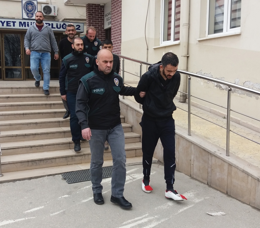 Bursa polisi içicilerden uyuşturucu satıcılarına ulaştı