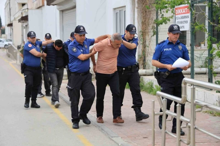 Uygulama yapan polise silah çeken Seyhan Belediyesi Temizlik İşleri Müdürü...