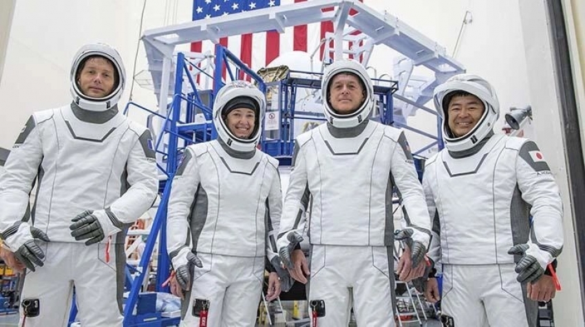 Ay görevi için NASA, SpaceX ile anlaştı!