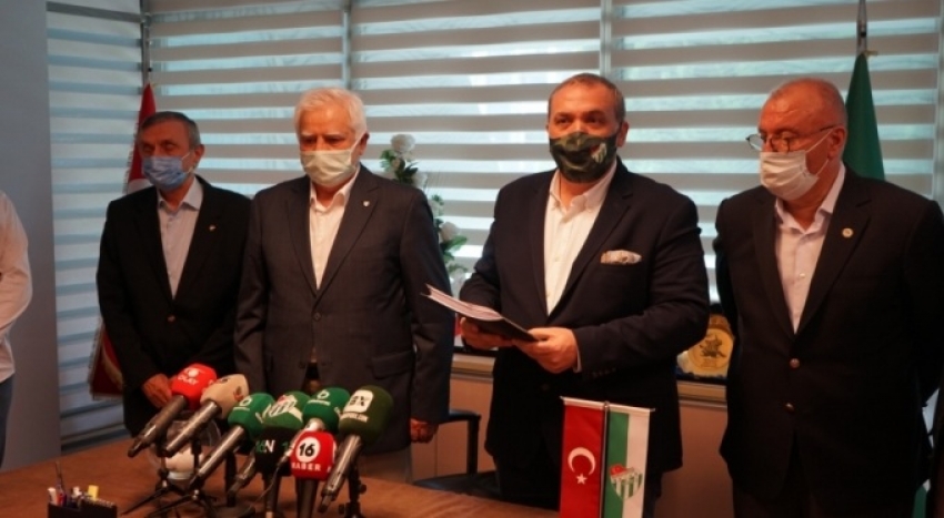 Bursaspor'da Erkan Kamat başkanlık için listesini sundu