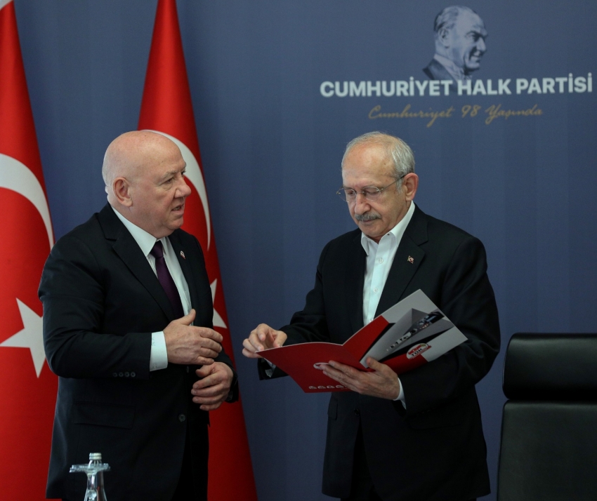 Türkiye Gazeteciler Konfederasyonu heyeti, CHP Genel Başkanı Kılıçdaroğlu'nu makamında ziyaret etti