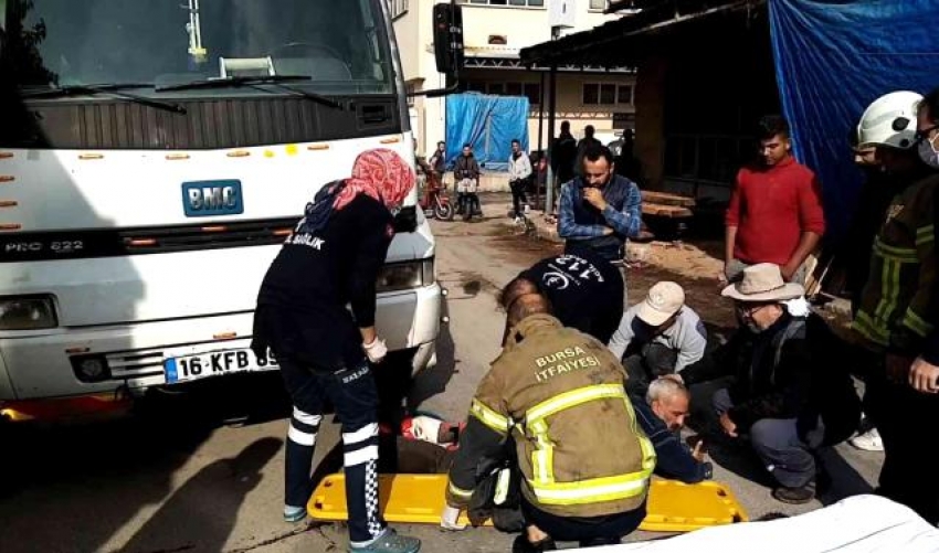 Bursa'da tomrukla kamyon arasında sıkışan şoförün bacağı koptu
