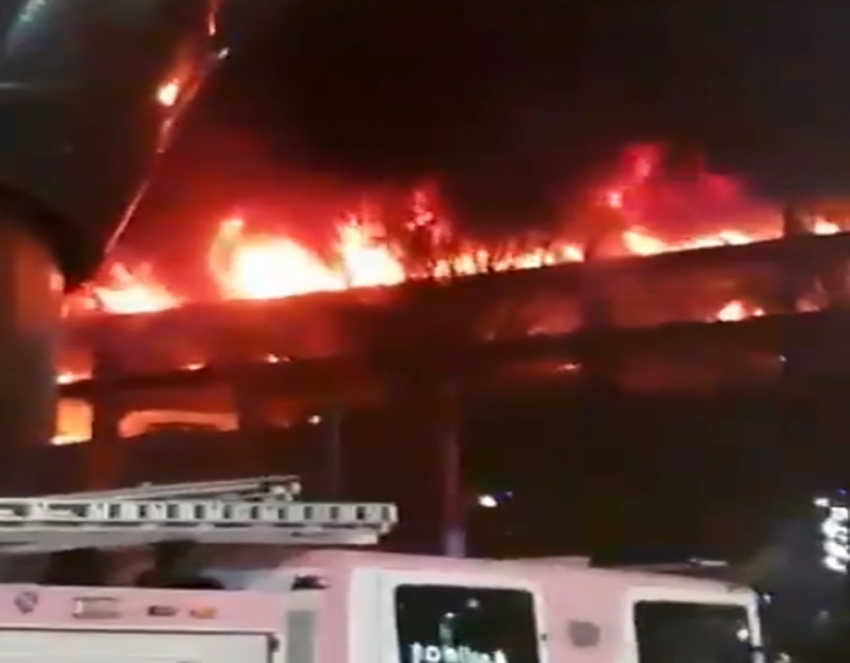 Otoparkta yangın: Yüzlerce araç yandı!