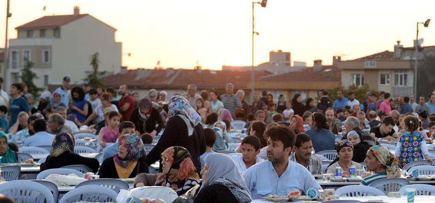 BTSO her gün 2 bin kişiye iftar verdi