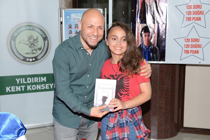 Yazar Tazeoğlu, Yıldırımlı okurlarıyla buluştu