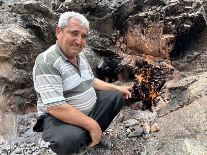 Yıllardır yanmaya devam eden Amanos Dağı eteğindeki taş, ilgi çekiyor