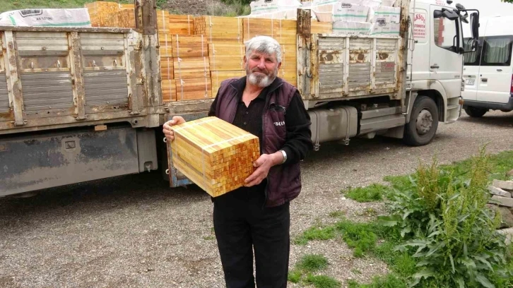 Yozgat’ta arıcılara 40 bin arı çıtası dağıtıldı
