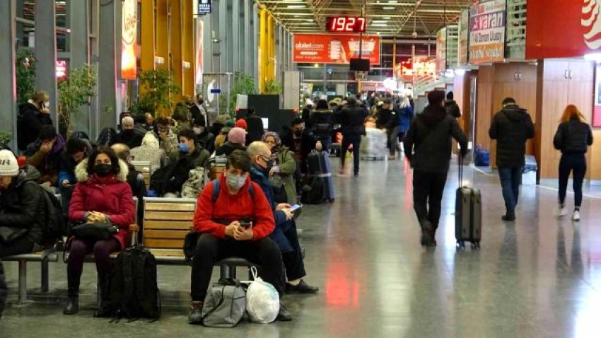 Yüzlerce vatandaş Bursa terminalinde kaldı