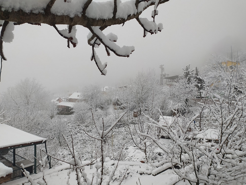 Bursa'nın meşhur köyü beyaza büründü