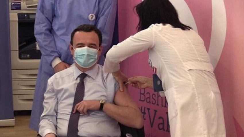 Kosova'da ilk virüs aşısını Başbakan Kurti oldu