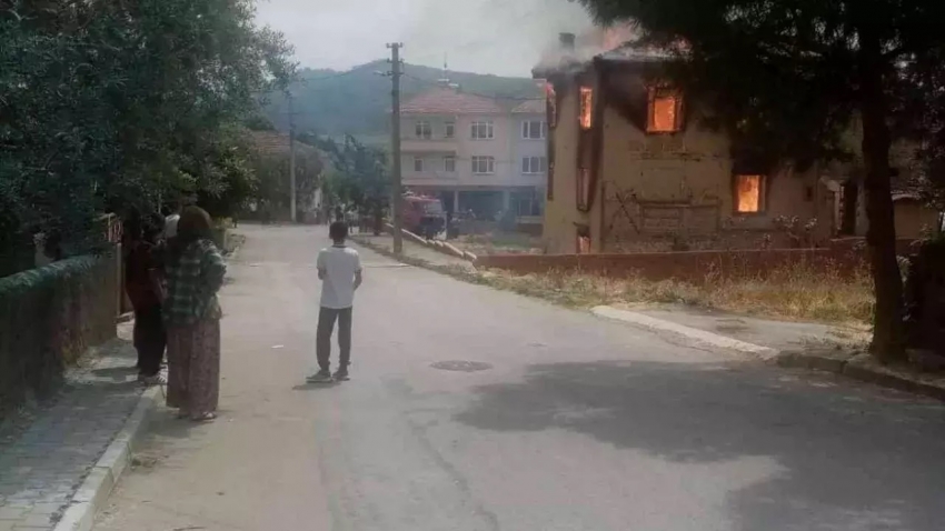 İznik'te ev yangını