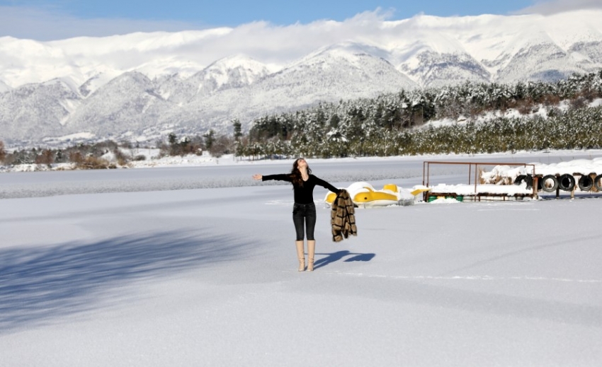 Bursa'da Gököz Gölü buz tuttu