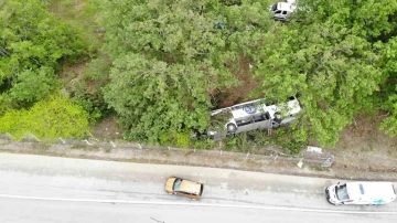 11 kişinin yaralandığı otobüs kazasının olay yeri havadan görüntülendi
