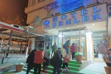 14 depremzede Hakkari’ye otele yerleştirildi
