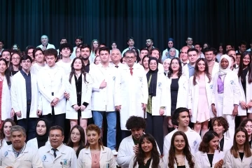 14 Mart Tıp Bayramında 254  öğrenci beyaz önlük giydi
