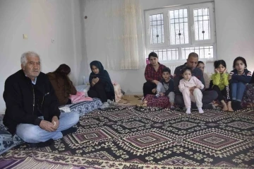15 kişilik depremzede ailesi Mazıdağı ilçesinde misafir ediliyor
