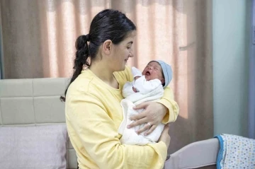 35 haftalık hamileyken depreme yakalandı, haftalar sonra Mersin’de doğum yaptı
