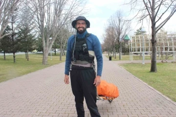 4 bin 500 kilometre yürüyen Mohamed’in hedefi ‘Kabe’
