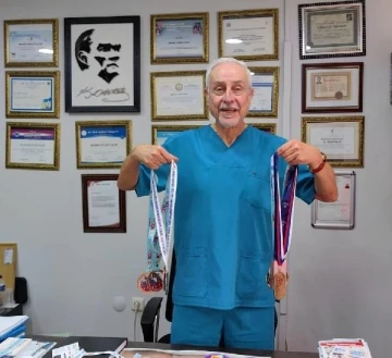 77 yaşındaki doktorun atletizmdeki 75'inci madalyası dünya ikinciliği oldu