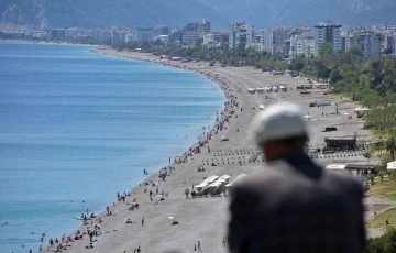 9 günlük bayram tatili Antalya’da Nisan’ı Haziran’a çevirdi
