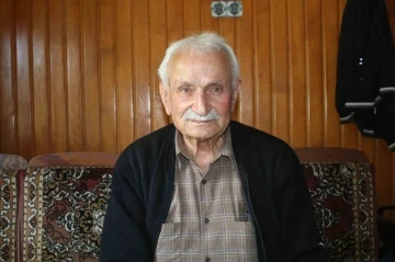 90 yaşındaki Efendioğlu’ndan “Horon tepmek değil oynamak” tespiti
