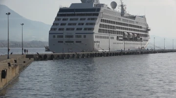 651 yolcu ve 392 personel taşıyan kruvaziyer Alanya Limanı’na demirledi