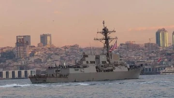 ABD savaş gemisi Dolmabahçe açıklarında demirledi 