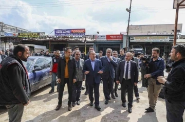 Adalet Bakanı Bozdağ, Diyarbakır’da selden etkilenen esnafla bir araya geldi