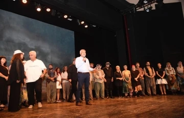 Adana Büyükşehir Belediye Tiyatrosu’nun “Boynu Bükük Öldüler” oyununa ödül
