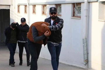 Adana’da iki torbacı tutuklandı
