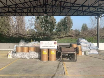 Adana’da kaçak havai fişek üretimine 2 gözaltı
