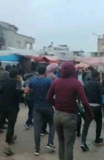 Adana’da pazarda taşlı sopalı kavga
