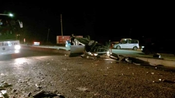 Adana’da yolcu minibüsü ile otomobil çarpıştı