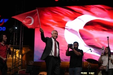 Adanalılar 19 Mayıs’ı kortejli, konserli etkinliklerle coşkuyla kutladı
