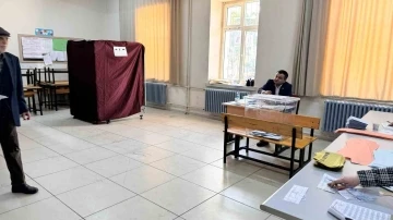 Afyonkarahisar’da oy verme işlemi sorunsuz bir şekilde başladı
