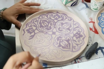 Ağrılı kadınlar “Çini Sanatıyla” harikalar üretiyor

