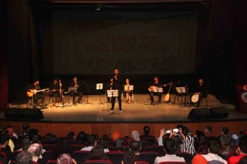 Ahlat’ta Türk halk müziği konseri ilgi gördü
