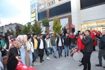 Ahlatlılar Cumhurbaşkanı Erdoğan’ın zaferini kutladı
