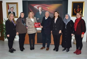 AK Parti İl Kadın Kolları Yönetimi, Başkan Yılmaz’la bir araya geldi
