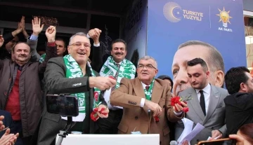 AK Parti’nin adayı Mehmet Uyanık’tan ilk konuşma: “Amasya’yı birlikte yöneteceğiz”
