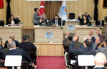 Akdeniz Belediyesi yeni dönemin ilk meclis toplantısını gerçekleştirdi
