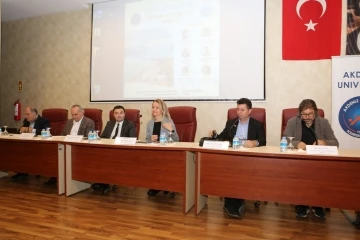Akdeniz Üniversitesi’nde Şehir ve Turizm Paneli düzenlendi
