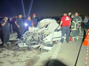 Aksaray’da otomobil kamyonetle çarpıştı: 1 ölü, 2 ağır yaralı
