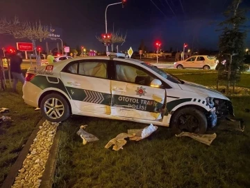 Aksaray’da polis aracı ile otomobil çarpıştı: 3’ü polis 6 yaralı