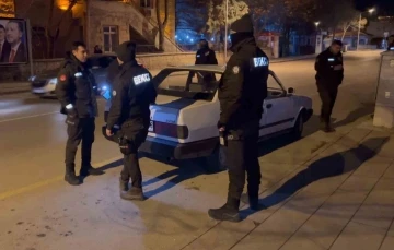 Polisten şok denetim: Araçlar didik didik arandı