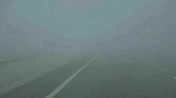 Aksaray’da yoğun sis görüş mesafesini 10 metreye düşürdü

