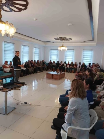 Akşehir’de &quot;En İyi Narkotik Polisi Anne&quot; semineri
