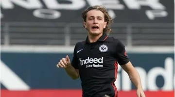 Ali Akman'ı kadrosunda istemeyen Eintracht Frankfurt genç topçuyu satacak kulüp bulamıyor 